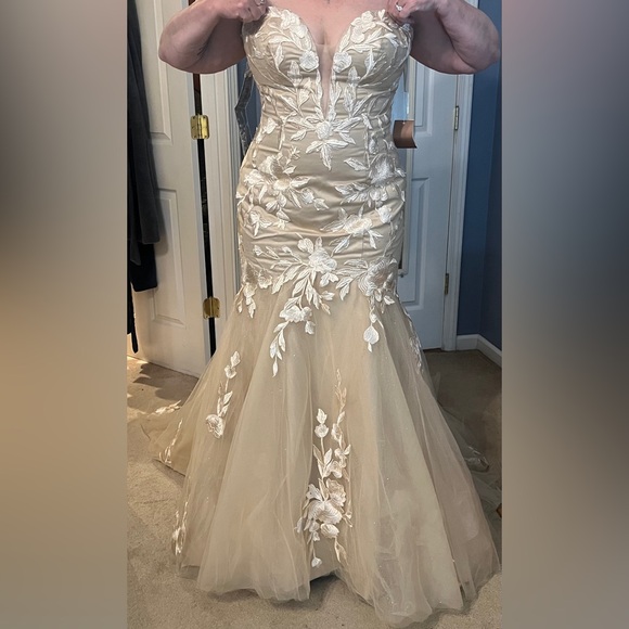 Missacc Dresses & Skirts - Missacc Elegant Cream Wedding Gown